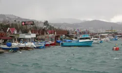 Trabzon'da’Dalgalar Coştu, Tekneler Limanda