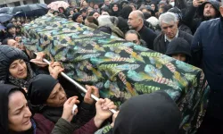 Ayrılmak İsteyen Kadını Araçta Boğdu