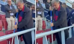 Barcelona Başkanı Temizlikte Görüntülendi