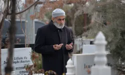 Diyarbakır’da Deprem Şehitleri Kabirleri Başında Anıldı