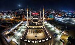 Trabzon’da Camilerde Berat Kandili Programları Düzenlendi