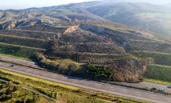 Manisa Geçişinde Heyelan Otoyolda Ulaşımı Aksattı