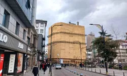 Uzunsokak'ta Bina Keresteyle Kaplanınca İlgi Çekti