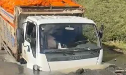 Hayrat Balaban’da Su Borusu Patladı, Yol Çöktü