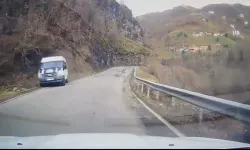 Şalpazarı’nda Okul Servisi İle Otomobil Çarpıştı