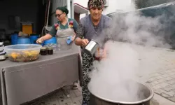 Ayvalık’ta Kozalak Şurubu Mesaisi