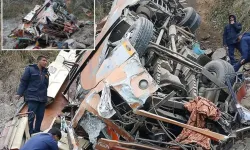 Nepal’de Otobüs Nehre Düştü 17 Kişi Öldü