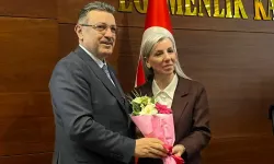 Trabzon Büyükşehir Meclisi’nde 8 Mart İçin Çiçek Jesti