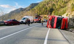 Artvin’de Devrilen TIR Şoförü Ağır Yaralandı