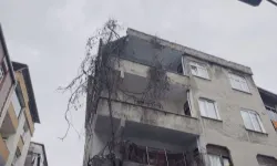 Bağcılar’da Bina Çatısı Çöktü Araçlar Hasar Gördü