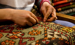 Gelenekten Modern Evlerin Zeminine: Afgan Halılarının Dikkat Çeken Yükselişi