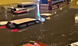 Dubai Sel Felaketiyle Sarsıldı Ulaşım Durdu
