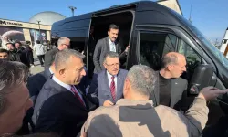 Trabzon’da Dikkat Çeken An Vatandaş İçin Araçtan İndi