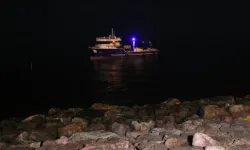 Rize’de Balıkçı Motoru Karaya Oturdu