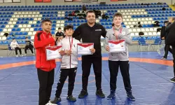 Erzincanlı Güreşçilerden Bölge Şampiyonluğu