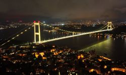 FSM Köprüsü Endometriozis İçin Sarıya Büründü