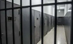 İsrail Hapishanelerinde Filistinli Esirlere Baskın