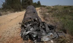 İran Füzesinin Parçası İsrail’de Kırsala Düştü