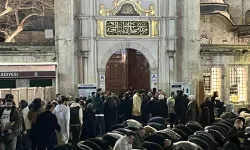 Kadir Gecesi’nde Eyüpsultan Camii Doldu Taştı