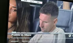 Messi’nin Eşi Telefonuna Bakarken Görüntülendi