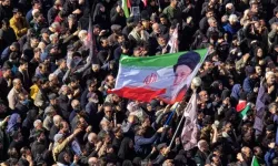 İran Halkı Meydanlarda Toplanıyor