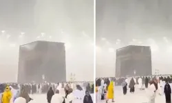 Kabe'de Yağmur Altında Duygusal Anlar