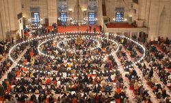 Süleymaniye'de 3 Bin Çocuk Aynı Sofrada İftar Açtı