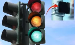 Trafik Direklerindeki Siyah Kutuların Gerçeği