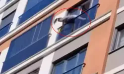 Hatice Balkonda Cam Silerken Tehlike Atlattı