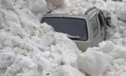 Trabzon’da Çığ Altında Kalan Araçtan 4 Kişi Kurtuldu