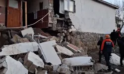 Ağrı Depreminde Bazı Evlerde Hasar Oluştu