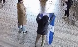 Ayasofya’da Bayrak Açan Turistler Tutuklandı