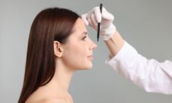 Burun Estetiği Fiyatlarını Belirleyen Faktörler: Kapsamlı Bir Rehber