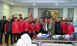 Türkiye Şampiyonu Gençler Başkan Kaya’yı Ziyaret Etti