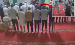 Hindistan’da Camiye Giren Yılan Panik Yarattı