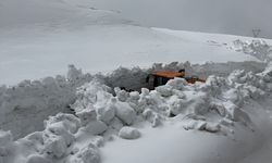 Erzincan’da Nisan Ayında 4 Metrelik Kar