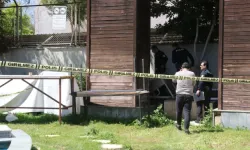 Antalya’da Reklam Panosunda Erkek Bedeni Bulundu