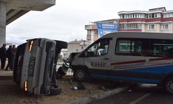 Trabzon’da Dolmuş ile SUV Çarpıştı 4 Yaralı