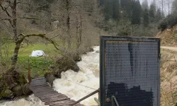 Rize’de Kilitli Asma Köprü Sosyal Medyada Gündem Oldu