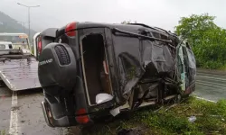Sürmene'de Korkutan Kaza! Araç Kullanılamaz Hale Geldi
