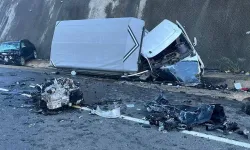Giresun'da Kamyonet İle Otomobil Çarpıştı: 6 Yaralı