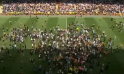 Hull City Play-Off’a Kaldı Taraftar Sahaya İndi