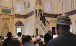 Bu Camii’nde Bayram Namazı 3 Kez Kılındı