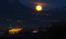 Van’da Dolunay Manzarası Tarihi Dokuya Eşlik Etti