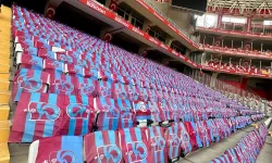 Antalya Stadyumu Bordo Maviye Büründü