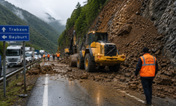 Trabzon-Bayburt Yolunda Heyelan Alarmı