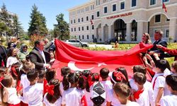 1071 Öğrenciden Dev Mozaik Türk Bayrağı