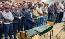 Trabzon'da Oğlunu Kurtarmak İsteyen Baba Toprağa Verildi
