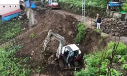 Trabzon'un O Mahallesinde Yol Trafiğe Kapatıldı