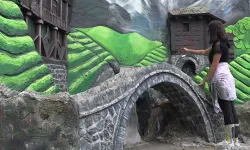 Rize'nin Sokakları Gamze Öğretmenin Fırçasıyla Renkleniyor